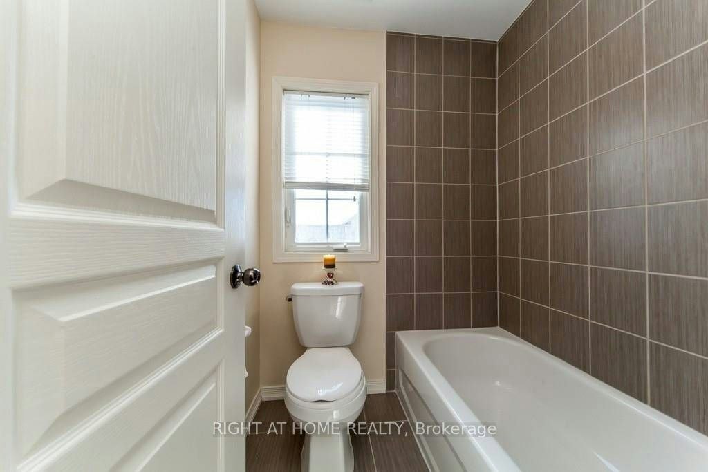 37 Comfort Way, Whitby, ON, L1N 0K5 - 18