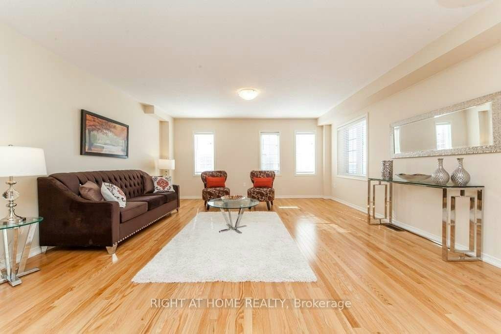 37 Comfort Way, Whitby, ON, L1N 0K5 - 6