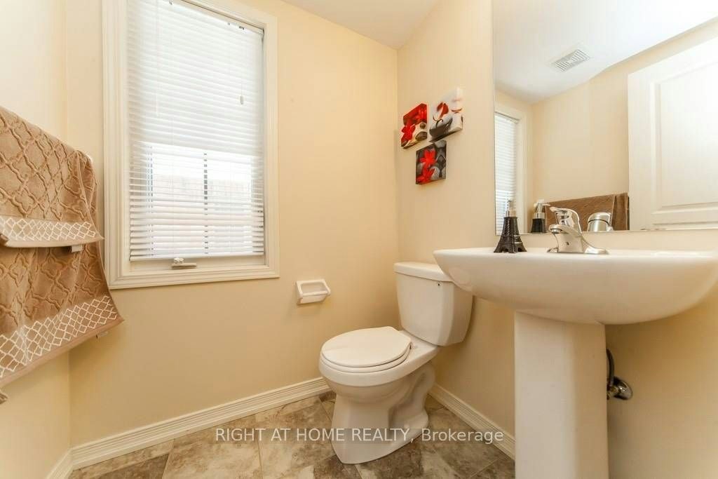 37 Comfort Way, Whitby, ON, L1N 0K5 - 12