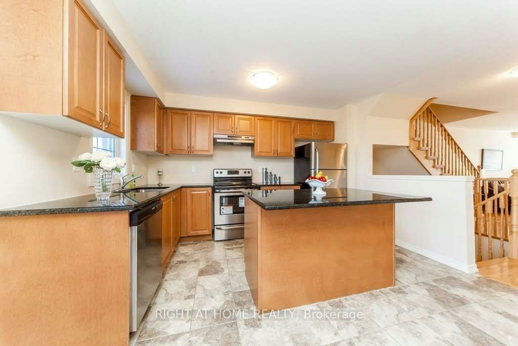 37 Comfort Way, Whitby, ON, L1N 0K5 - 10