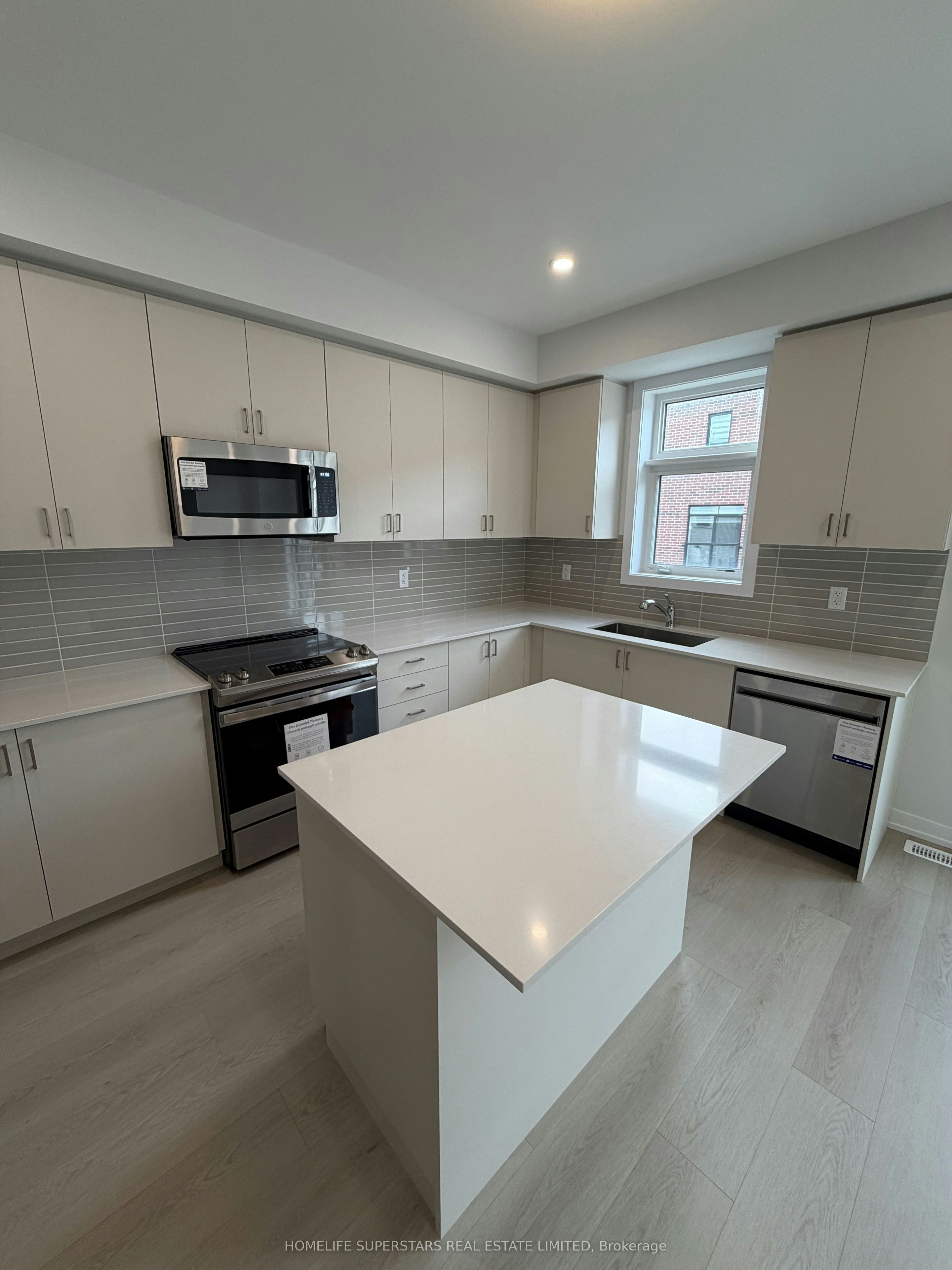 48 Danielle Moore Circle, Toronto, ON, M1P 0G9 - 11