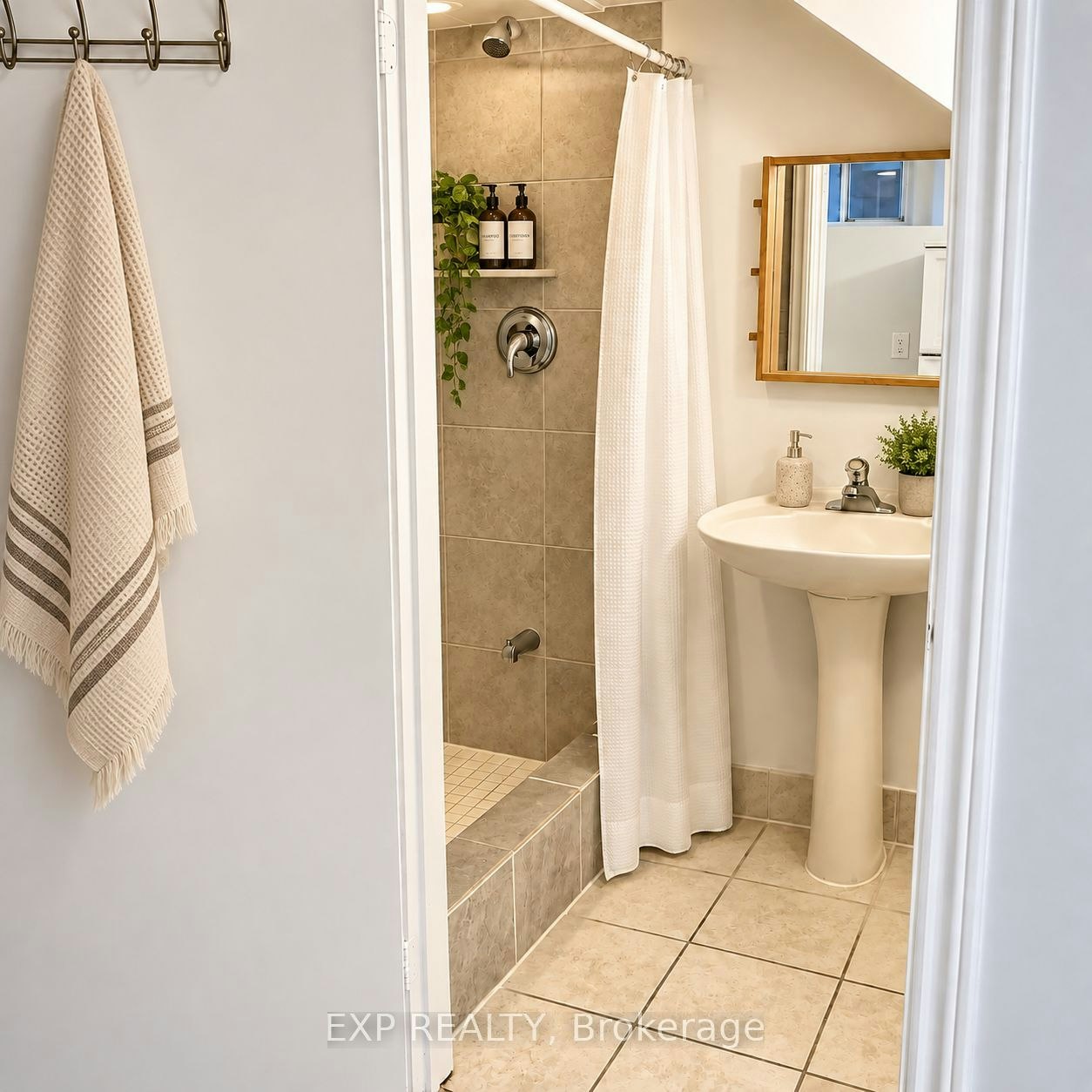 Lower-801 Pape Avenue, Toronto, ON, M4K 3T2 - 5