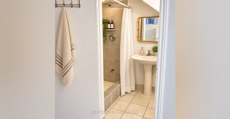 Lower-801 Pape Avenue, Toronto, ON, M4K 3T2 - 5