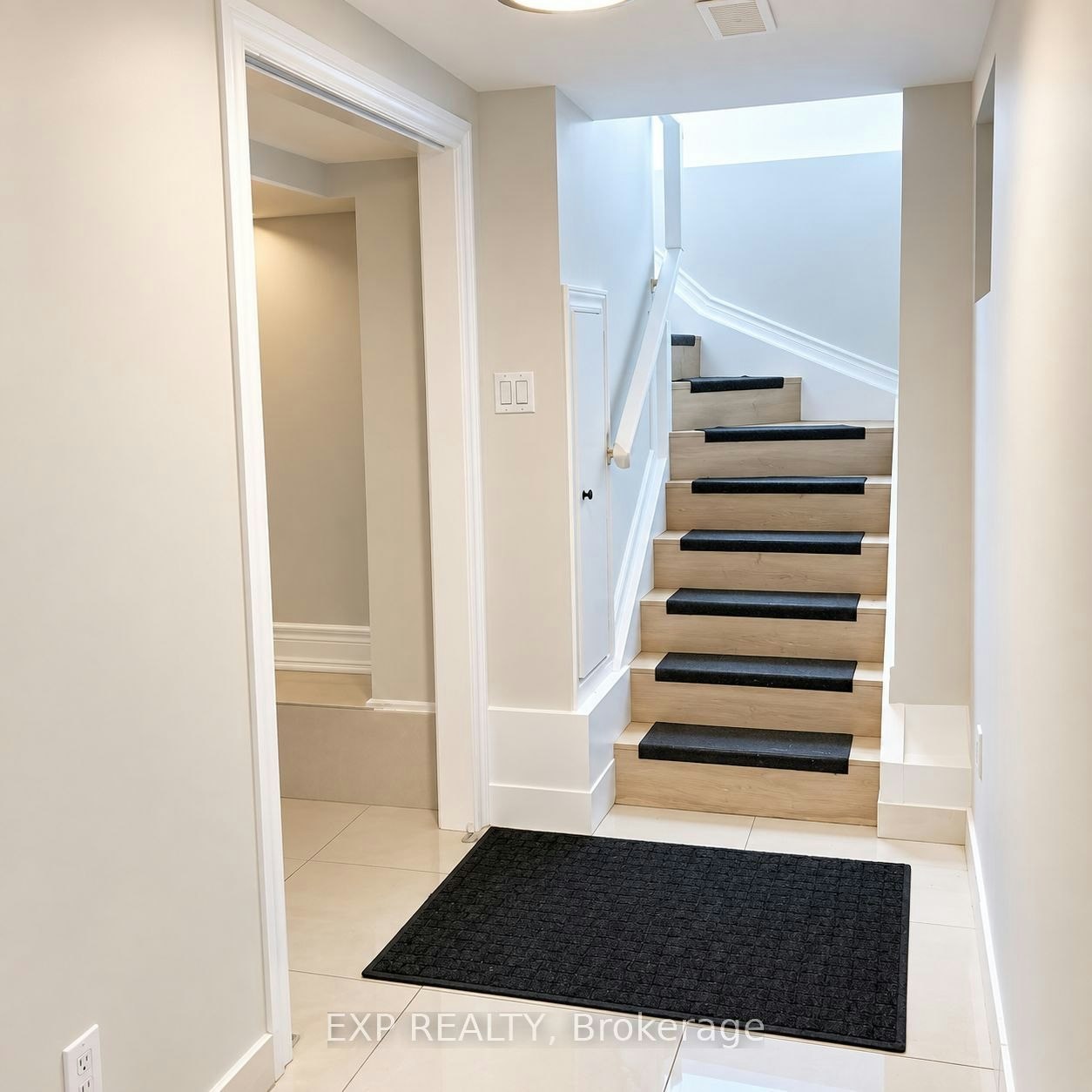 Lower-801 Pape Avenue, Toronto, ON, M4K 3T2 - 6