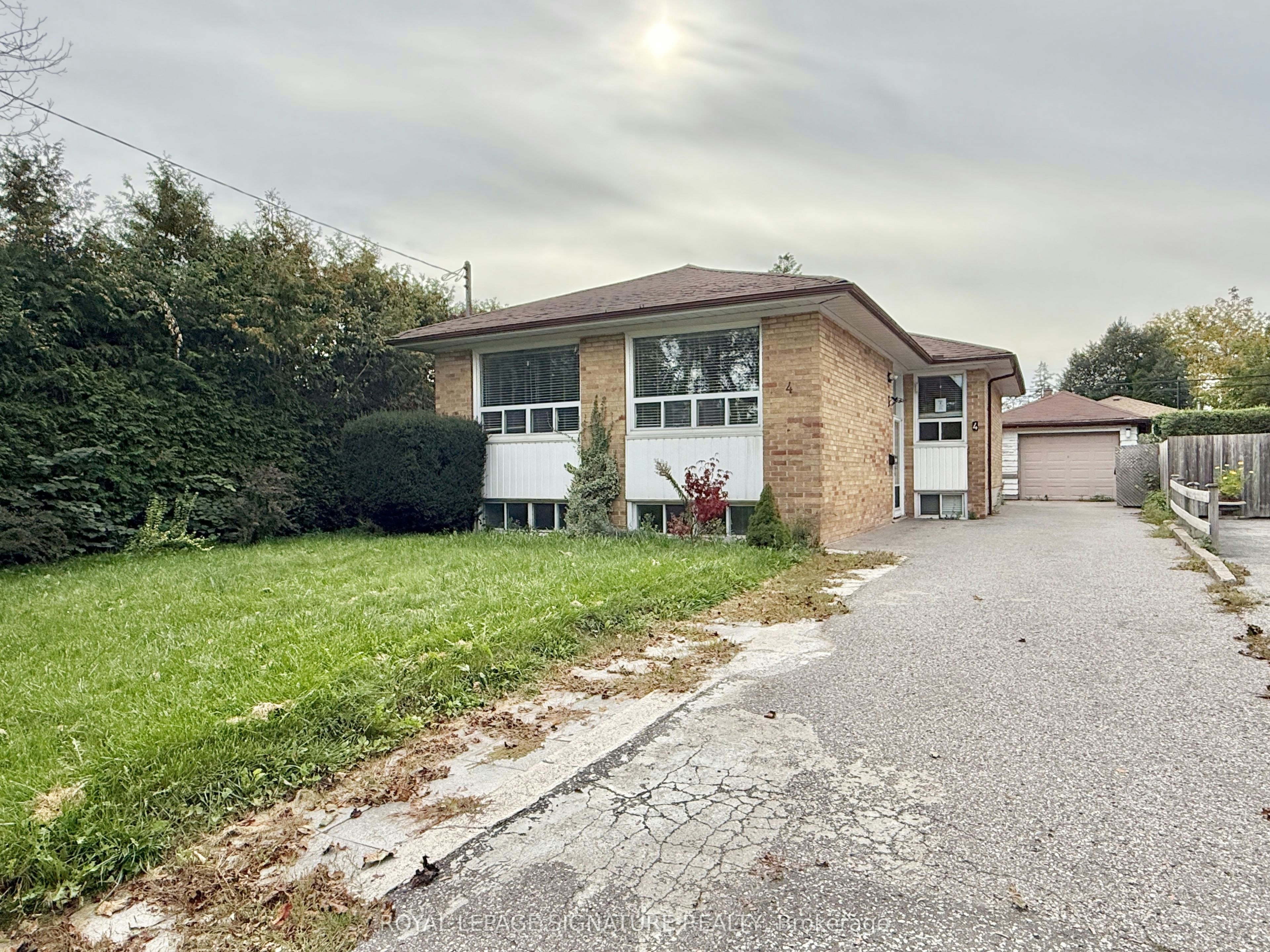 4 Wantanopa Crescent, Toronto, ON, M1H 2B3