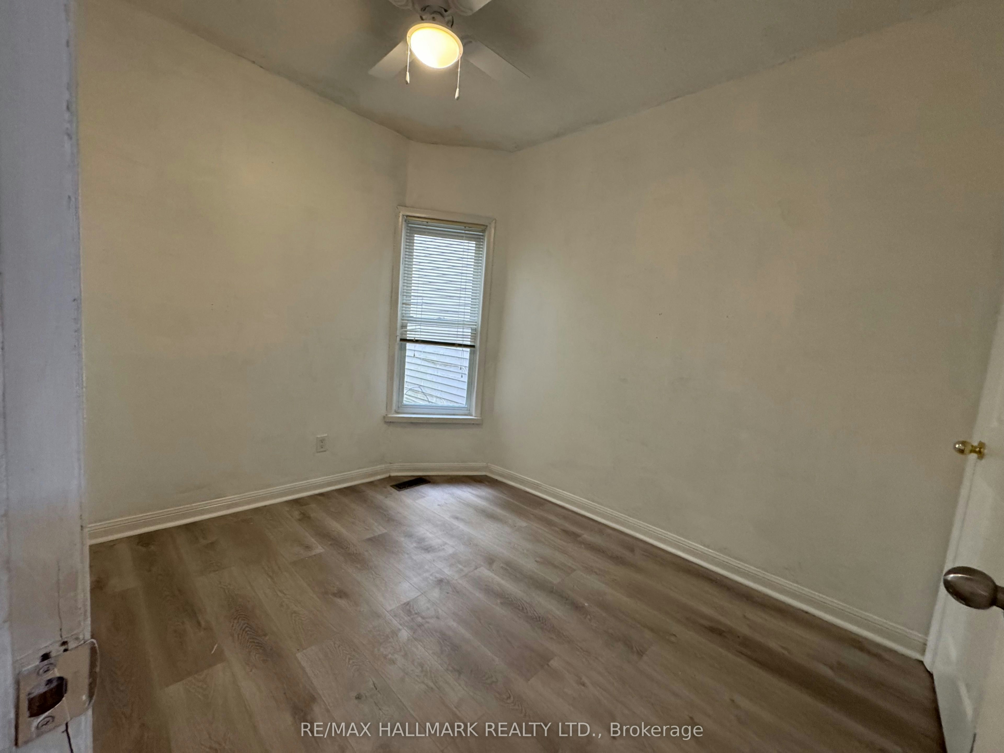 Main Floor-57 Hiawatha Road, Toronto, ON, M4L 2X7 - 6