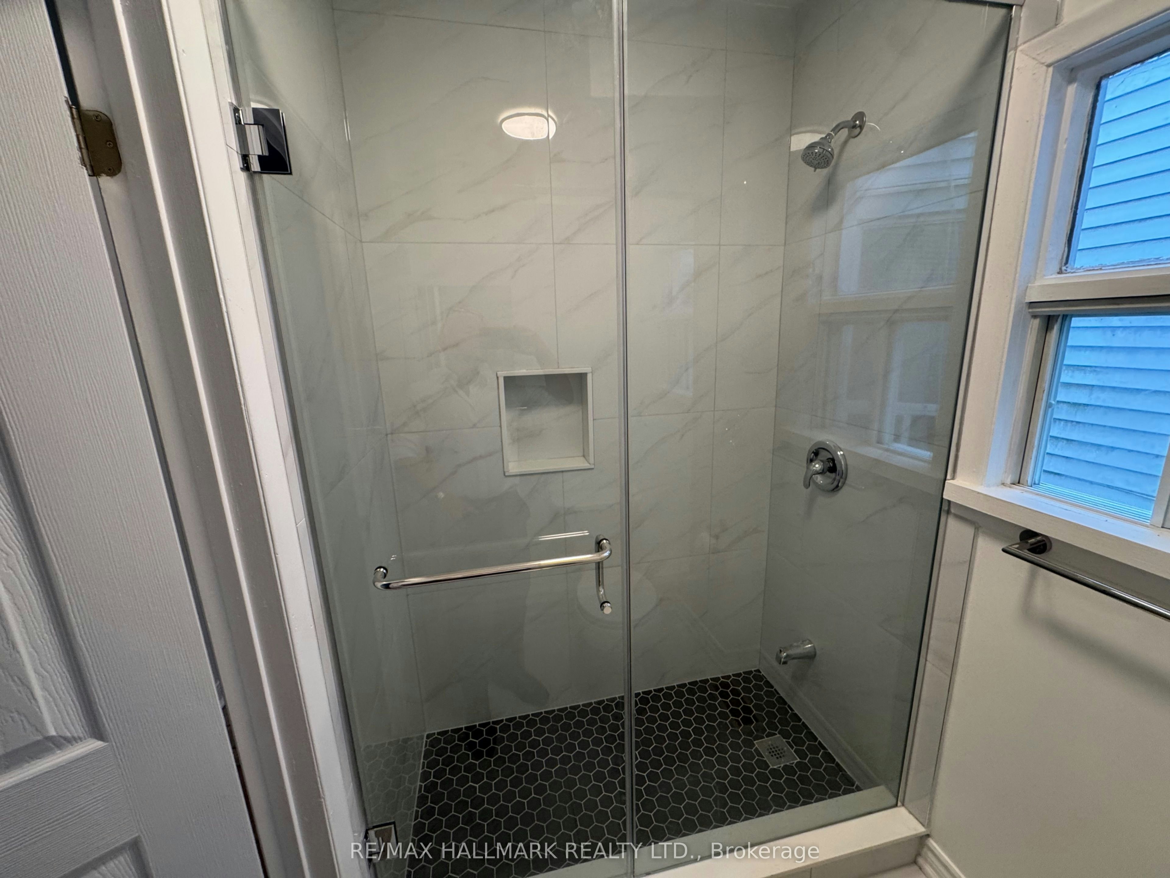 Main Floor-57 Hiawatha Road, Toronto, ON, M4L 2X7 - 11