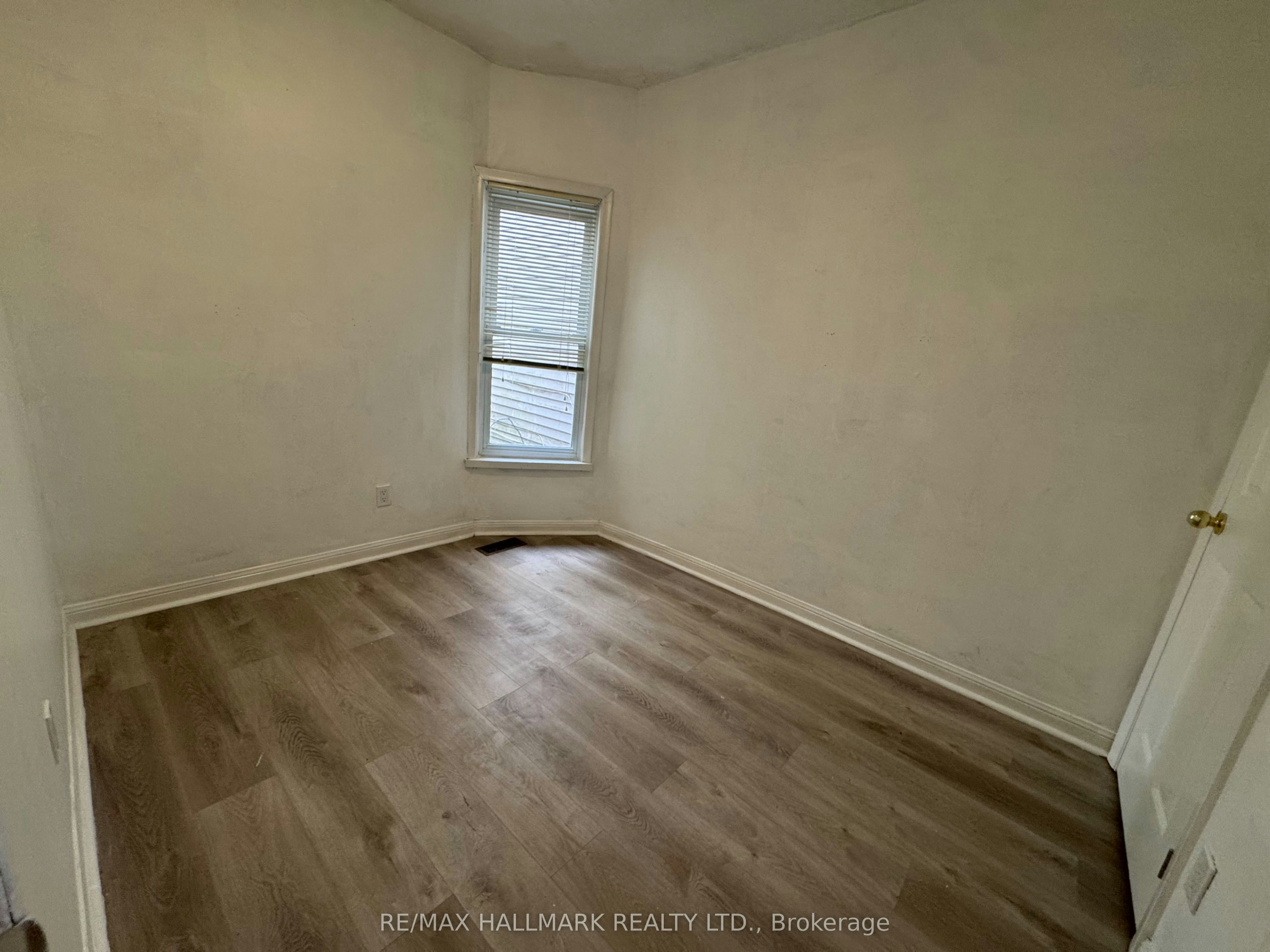 Main Floor-57 Hiawatha Road, Toronto, ON, M4L 2X7 - 5