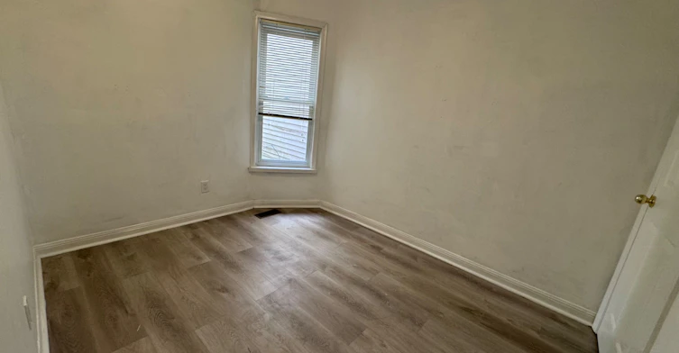 Main Floor-57 Hiawatha Road, Toronto, ON, M4L 2X7 - 5