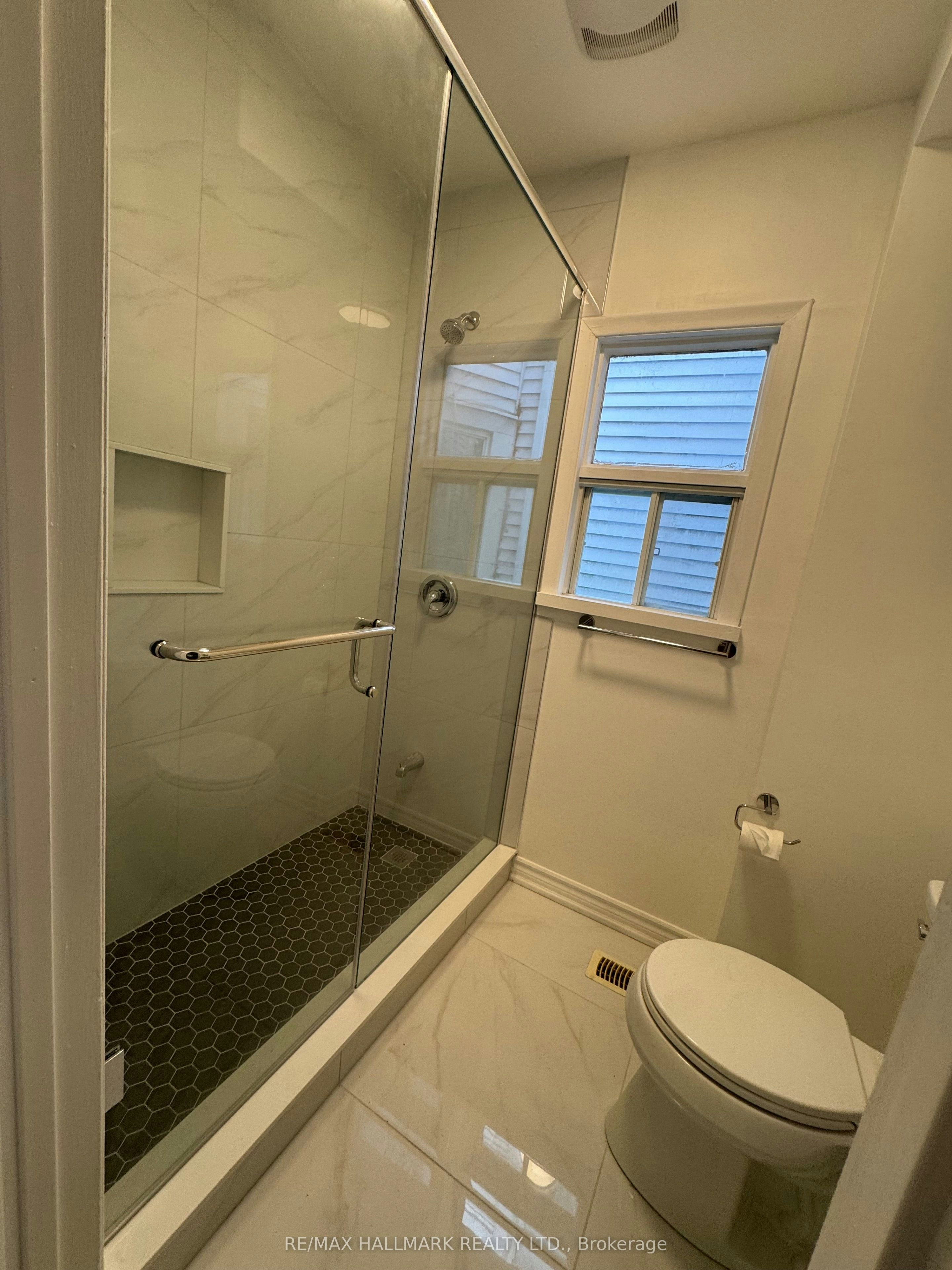 Main Floor-57 Hiawatha Road, Toronto, ON, M4L 2X7 - 9