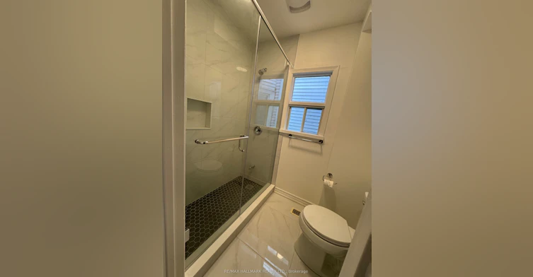Main Floor-57 Hiawatha Road, Toronto, ON, M4L 2X7 - 9