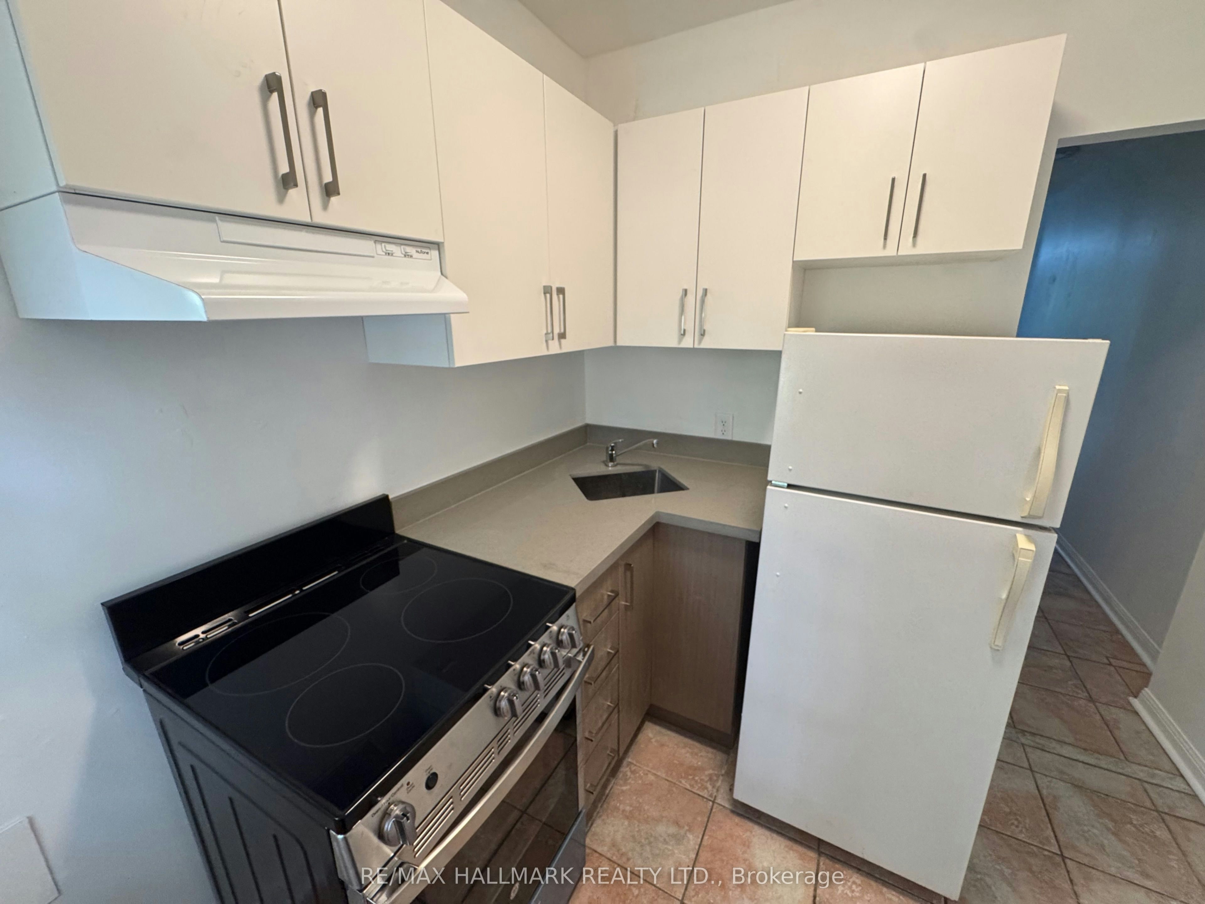 Main Floor-57 Hiawatha Road, Toronto, ON, M4L 2X7 - 8