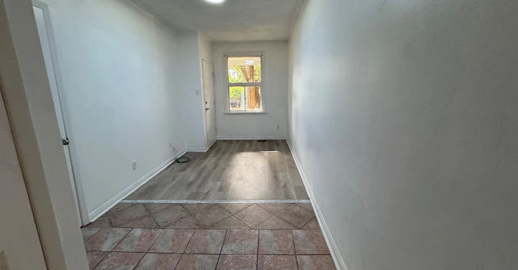 Main Floor-57 Hiawatha Road, Toronto, ON, M4L 2X7 - 4