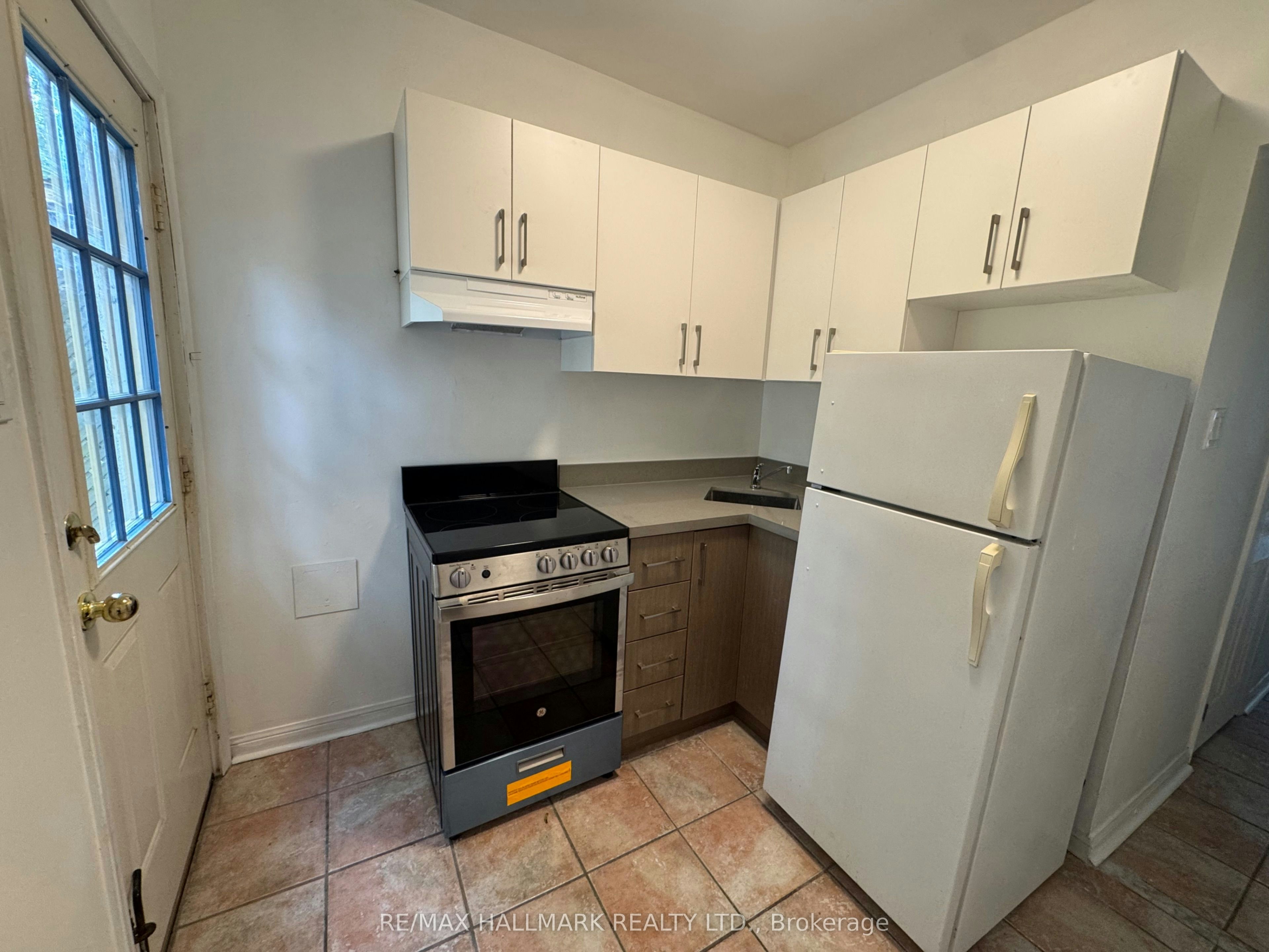 Main Floor-57 Hiawatha Road, Toronto, ON, M4L 2X7 - 7