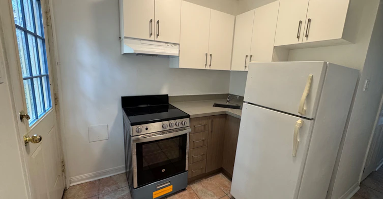 Main Floor-57 Hiawatha Road, Toronto, ON, M4L 2X7 - 7