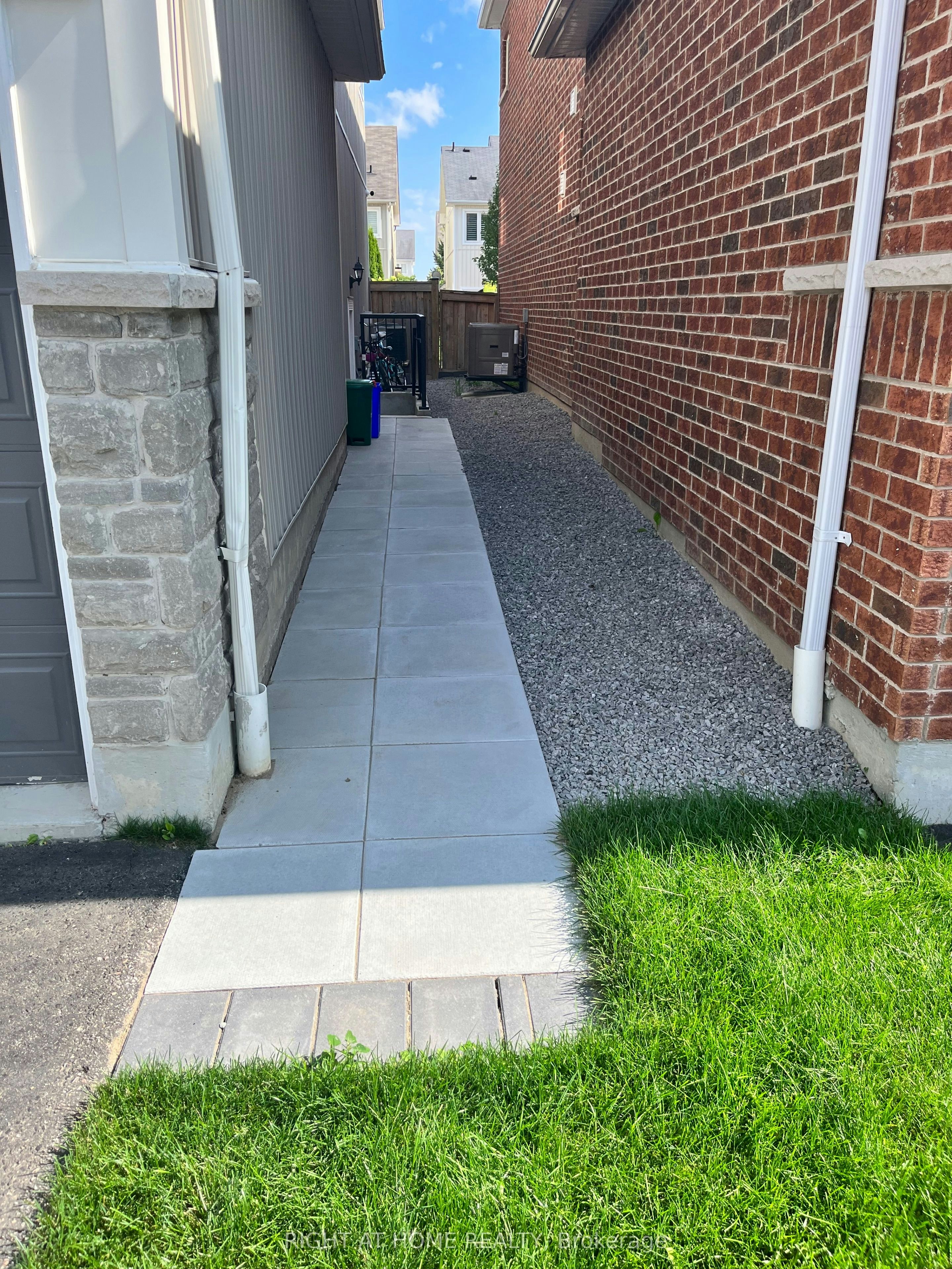19 Shrewsbury Drive, Whitby, ON, L1M 0E2 - 8
