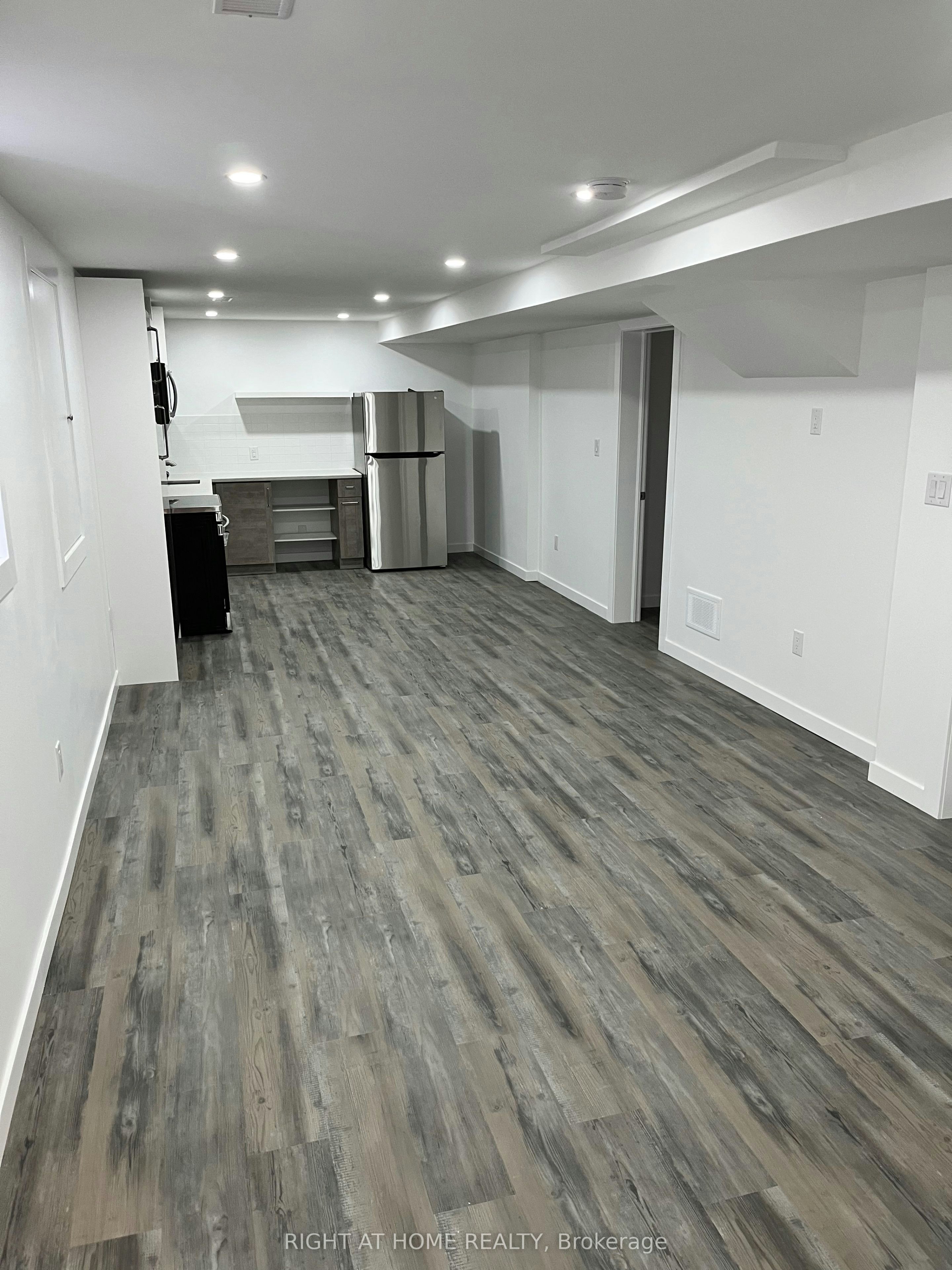 19 Shrewsbury Drive, Whitby, ON, L1M 0E2 - 2