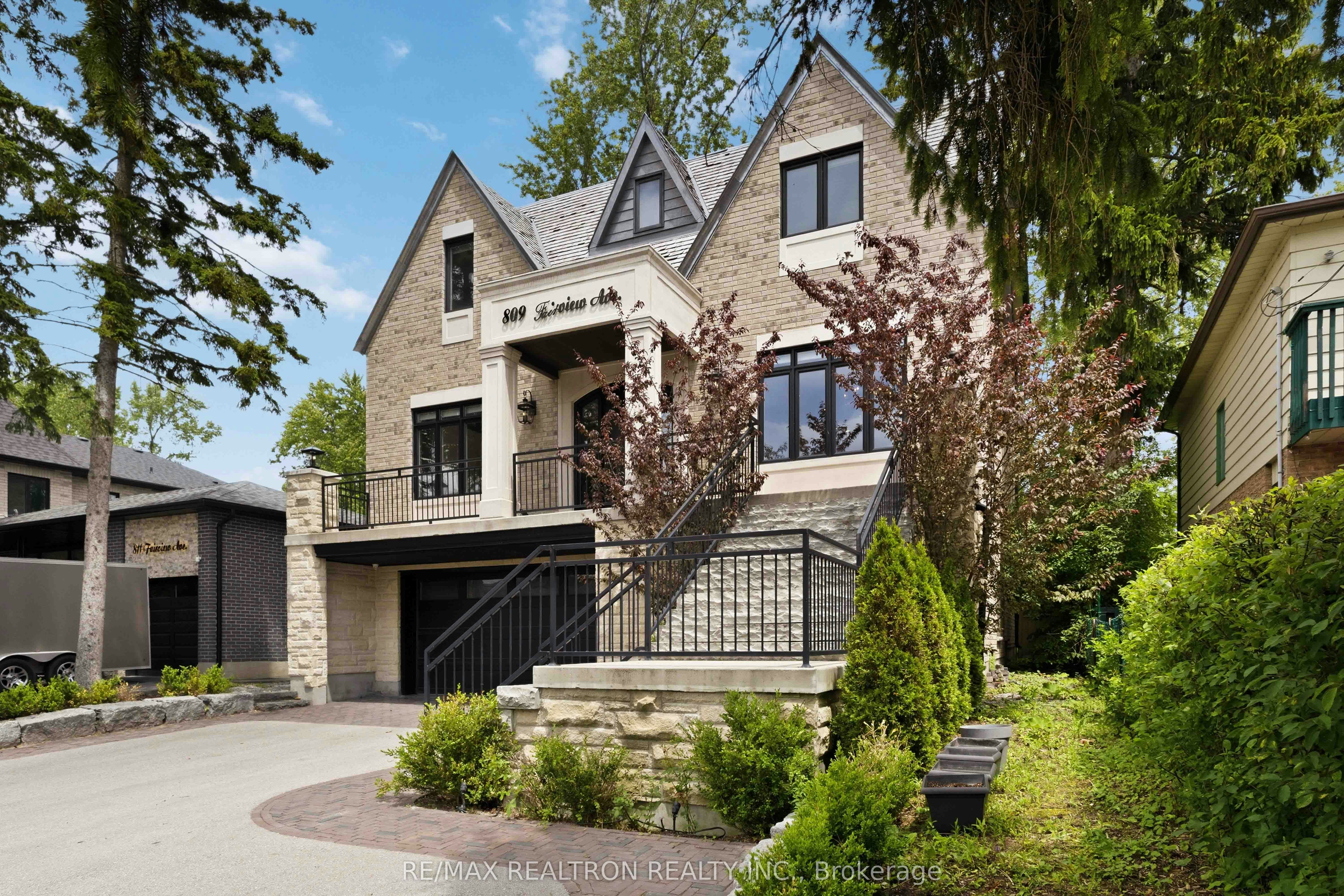 809 Fairview Avenue, Pickering, ON, L1W 1M7 - 2