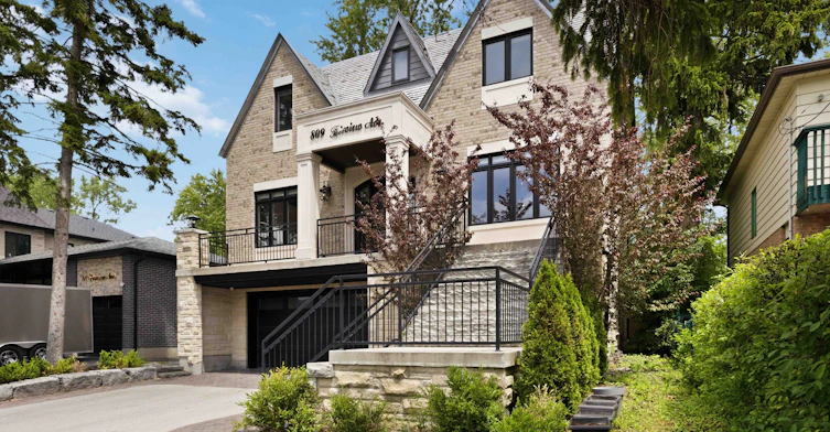 809 Fairview Avenue, Pickering, ON, L1W 1M7 - 2