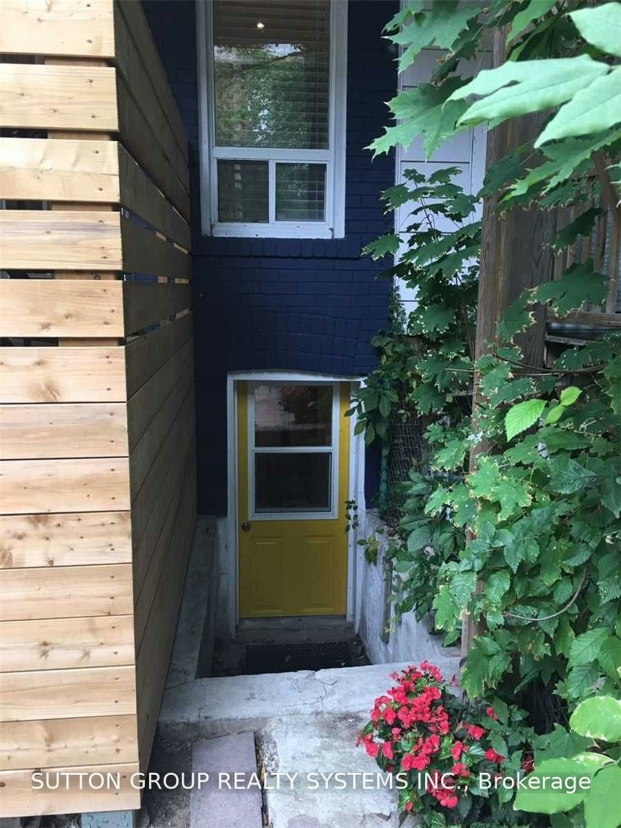 Bsmt-327 Coxwell (Basement) Avenue, Toronto, ON, M4L 3B5 - 2