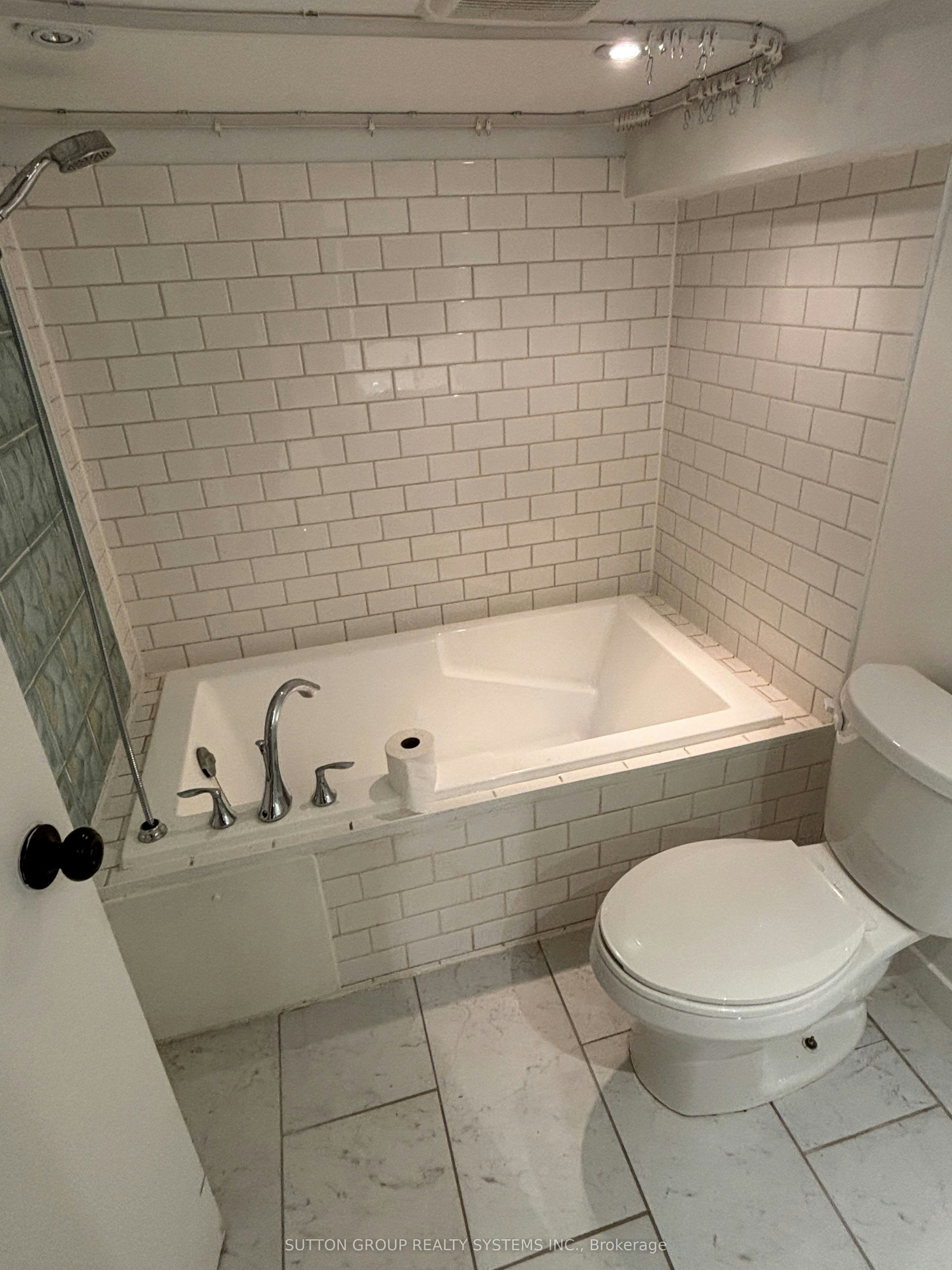 Bsmt-327 Coxwell (Basement) Avenue, Toronto, ON, M4L 3B5 - 11