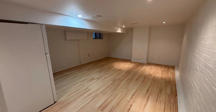 Bsmt-327 Coxwell (Basement) Avenue, Toronto, ON, M4L 3B5 - 6