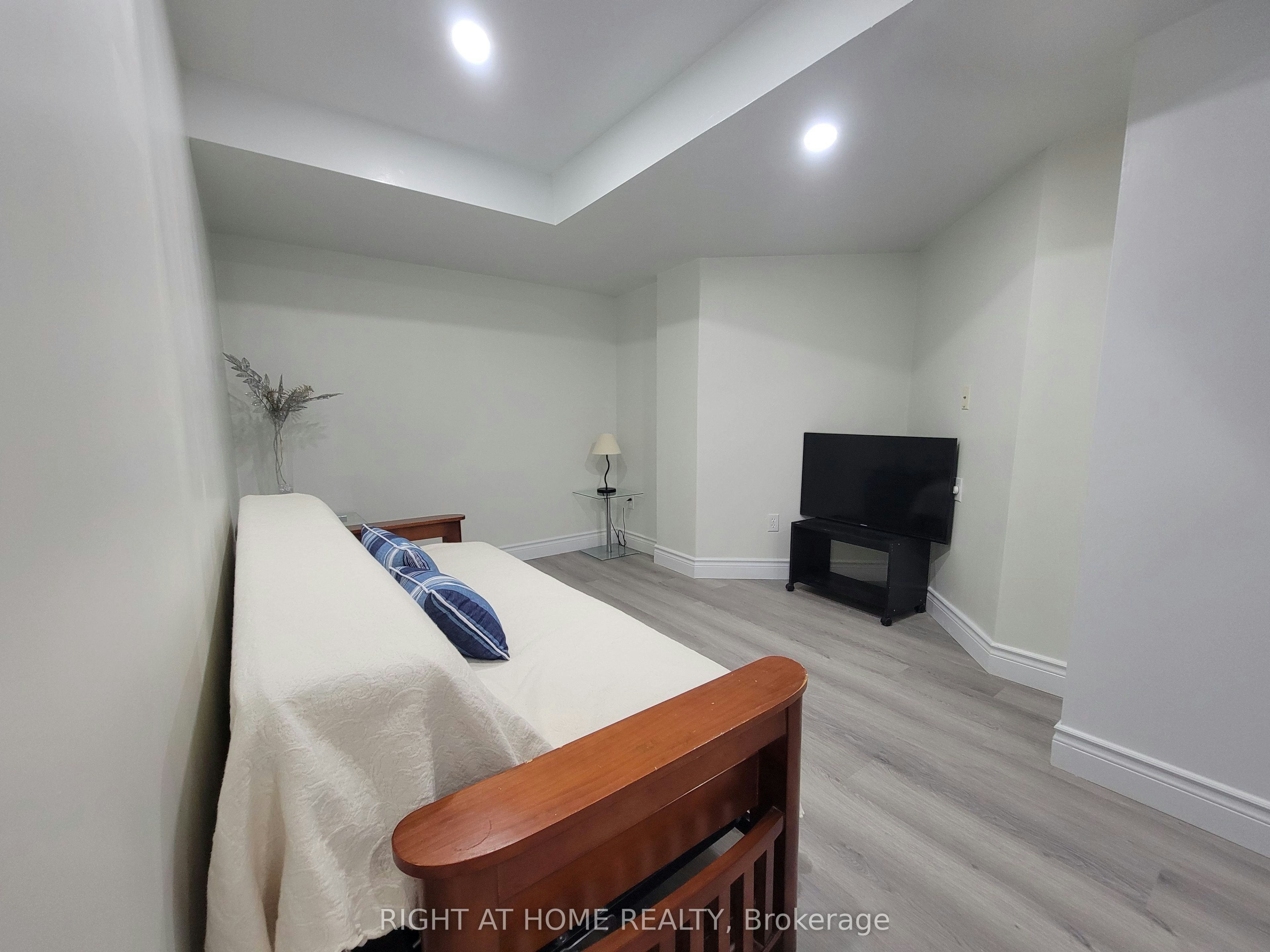 Basement-70 Lipton Crescent, Whitby, ON, L1R 1W9 - 6