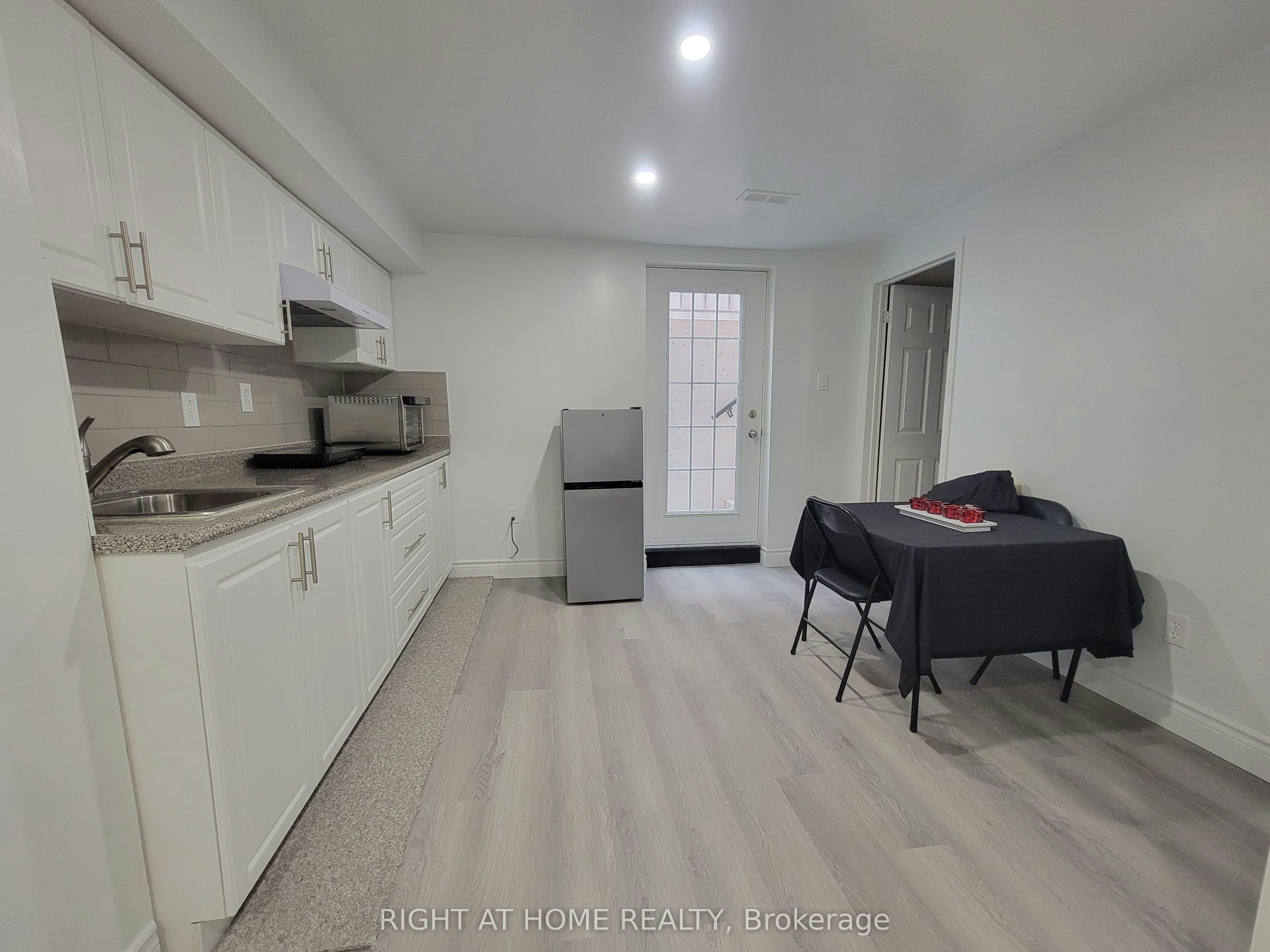 Basement-70 Lipton Crescent, Whitby, ON, L1R 1W9 - 7