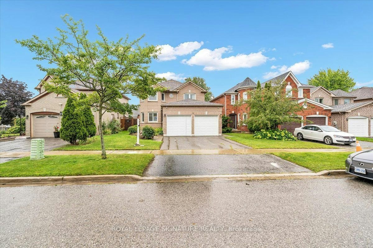 3 Griffen Place, Whitby, ON, L1R 2N5