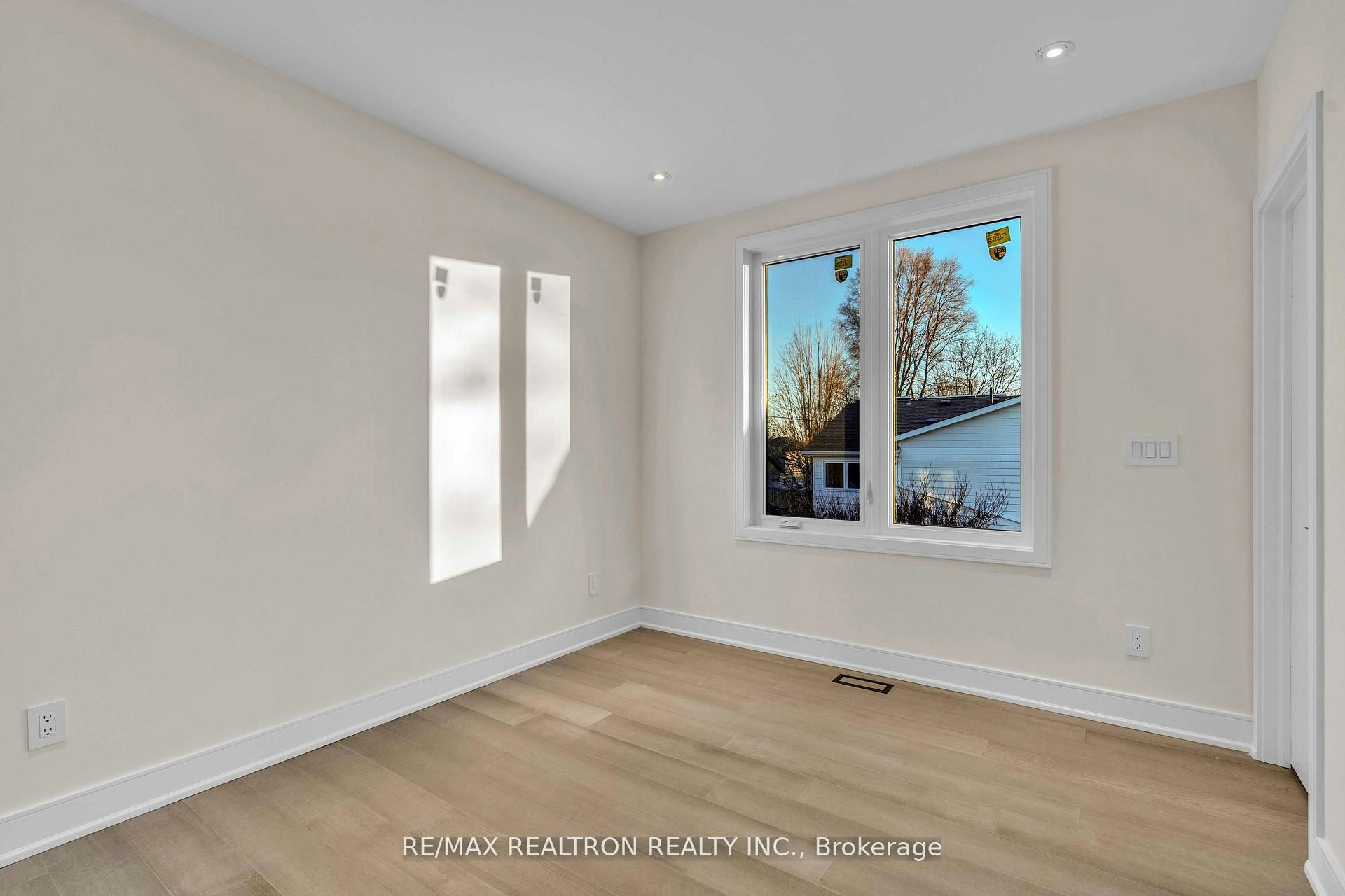 19 Topham Road, Toronto, ON, M4B 3K3 - 27