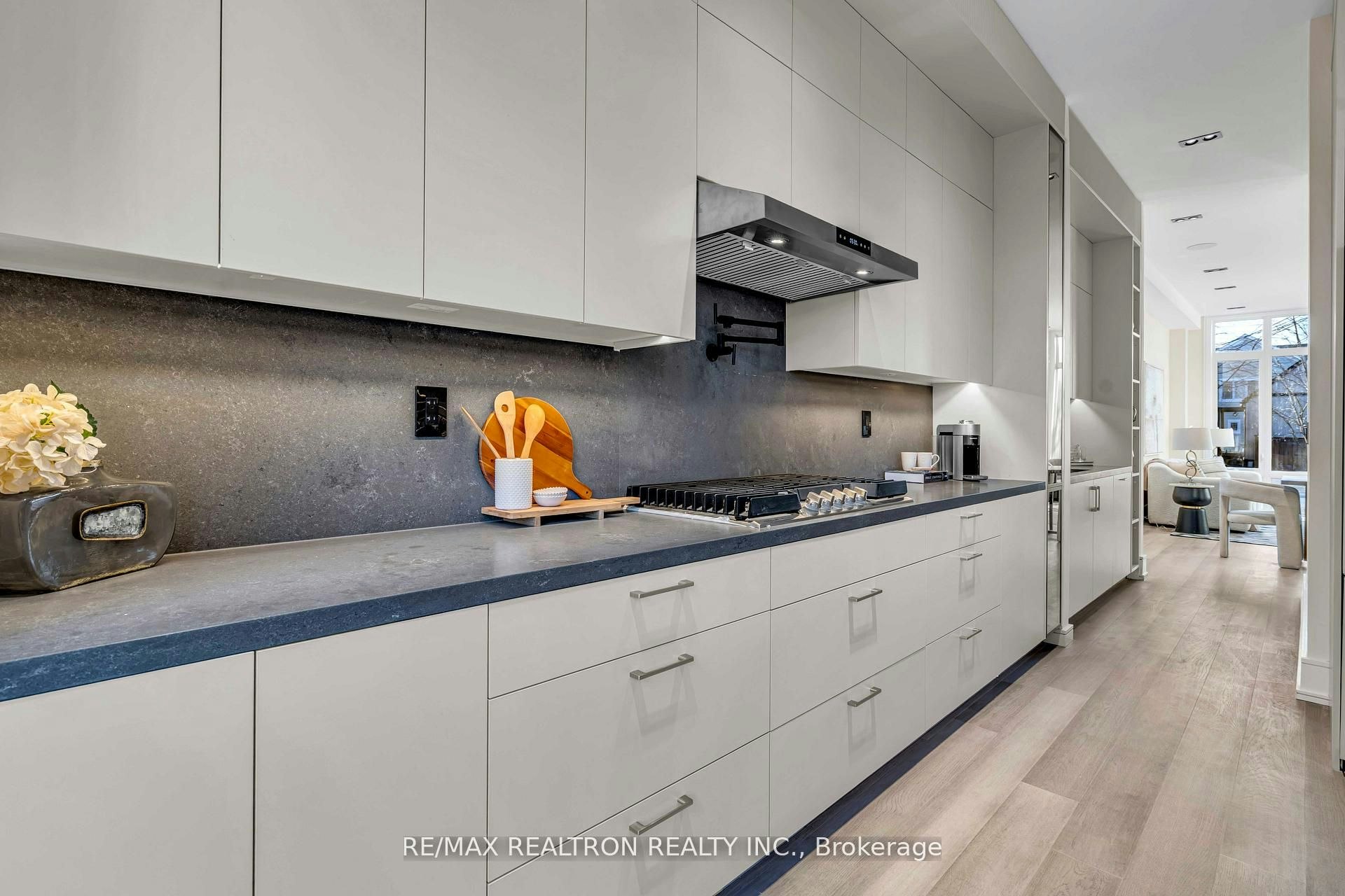 19 Topham Road, Toronto, ON, M4B 3K3 - 9