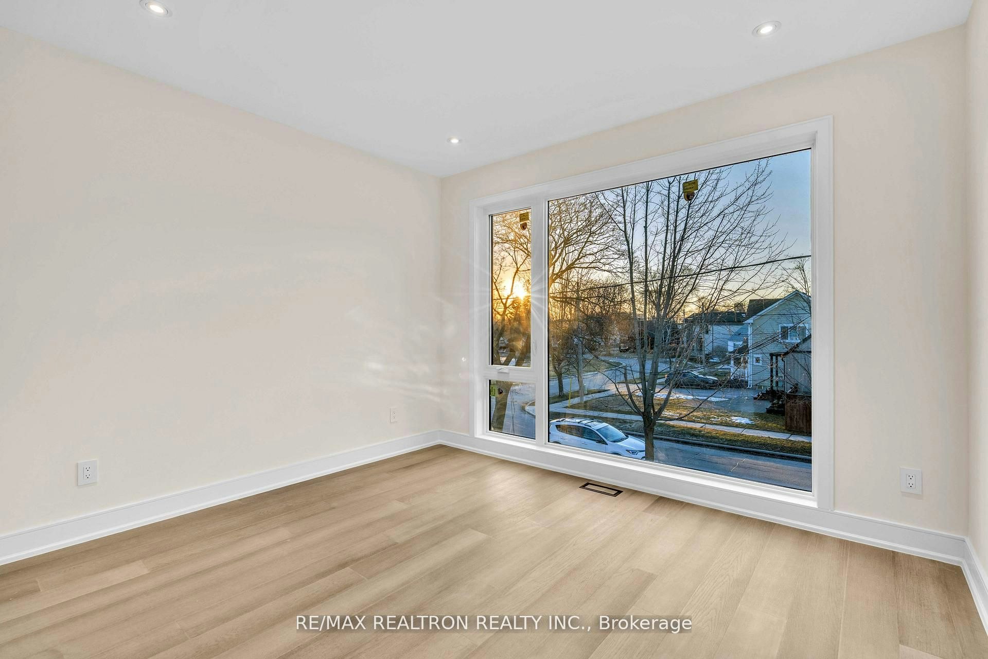 19 Topham Road, Toronto, ON, M4B 3K3 - 34