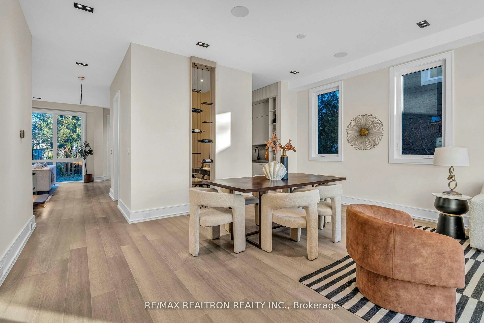 19 Topham Road, Toronto, ON, M4B 3K3 - 4