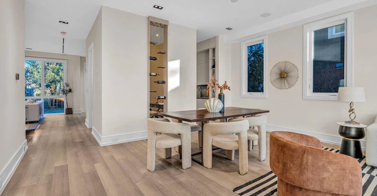 19 Topham Road, Toronto, ON, M4B 3K3 - 4