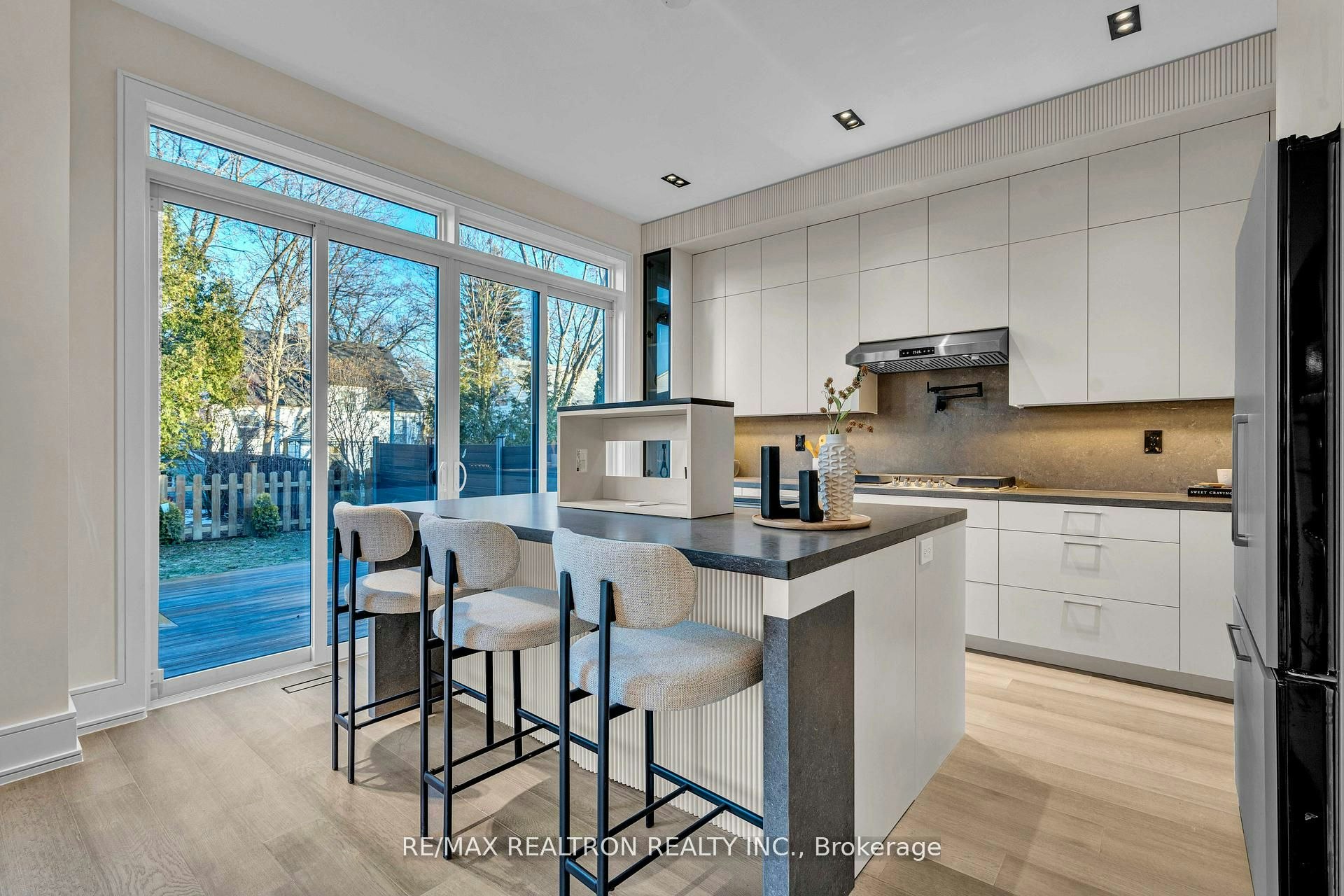 19 Topham Road, Toronto, ON, M4B 3K3 - 8