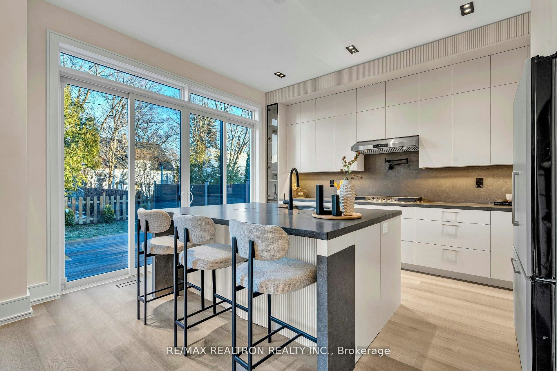 19 Topham Road, Toronto, ON, M4B 3K3 - 7