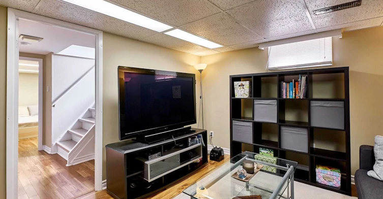 56 Harris Park Drive, Toronto, ON, M1L 3A7 - 2