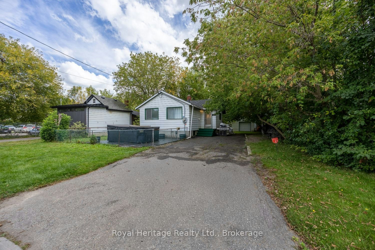 207 Valencia Road, Oshawa, ON, L1J 1P2