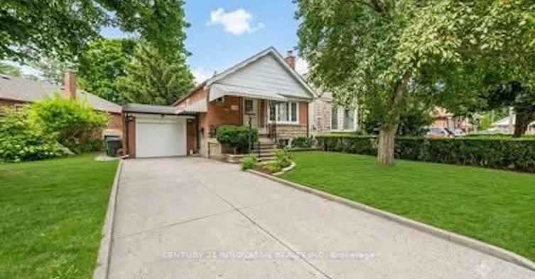 Main-240 Parkview Hill Crescent, Toronto, ON, M4B 1S3