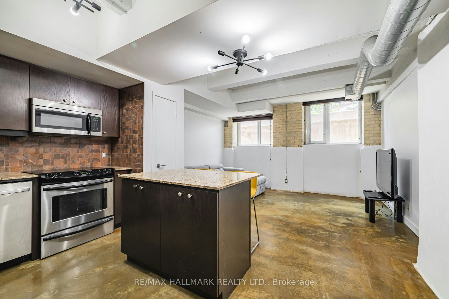 L06-201 Carlaw Avenue, Toronto, ON, M4M 2S3 - 2