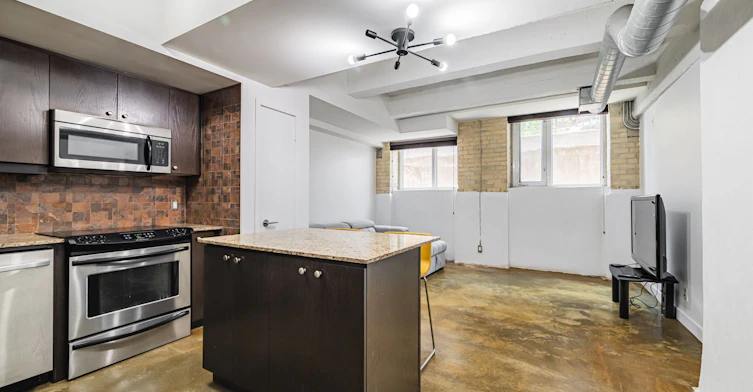 L06-201 Carlaw Avenue, Toronto, ON, M4M 2S3 - 2