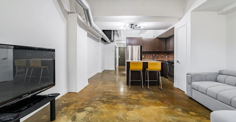 L06-201 Carlaw Avenue, Toronto, ON, M4M 2S3 - 14
