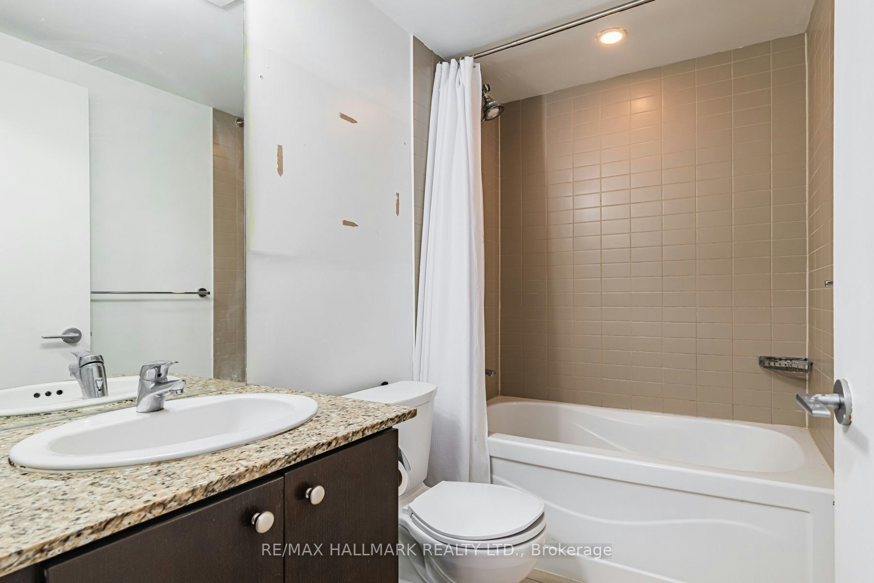 L06-201 Carlaw Avenue, Toronto, ON, M4M 2S3 - 18