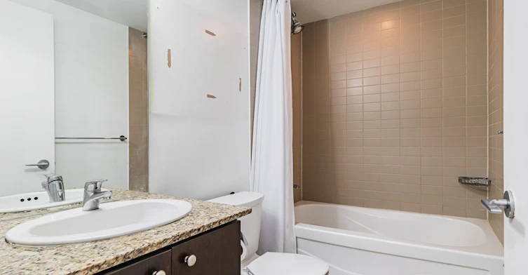 L06-201 Carlaw Avenue, Toronto, ON, M4M 2S3 - 18