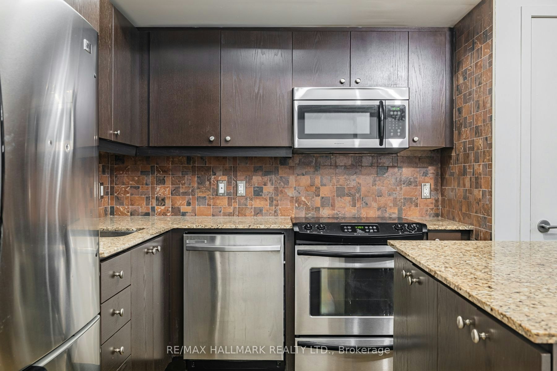 L06-201 Carlaw Avenue, Toronto, ON, M4M 2S3 - 6
