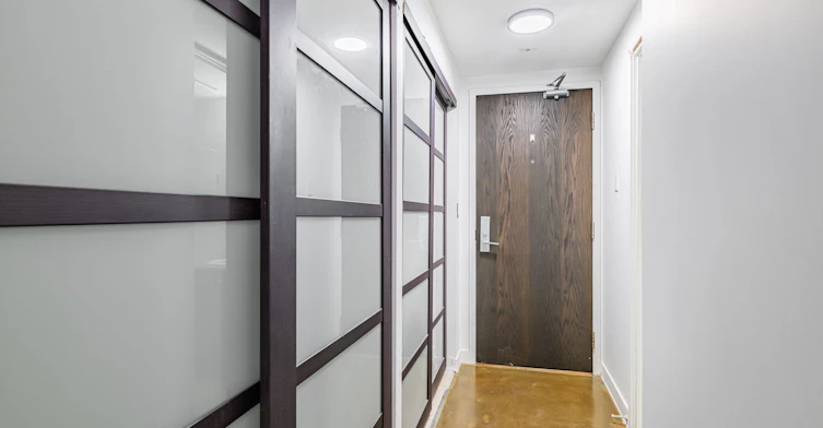 L06-201 Carlaw Avenue, Toronto, ON, M4M 2S3 - 8