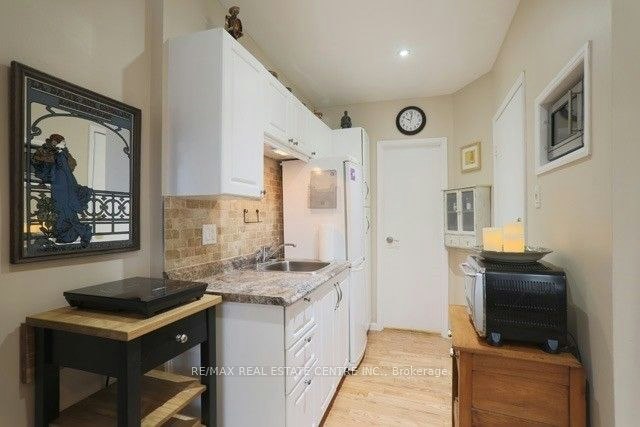 Main Level Studio-1 Hiawatha Road, Toronto, ON, M4L 2X7 - 3