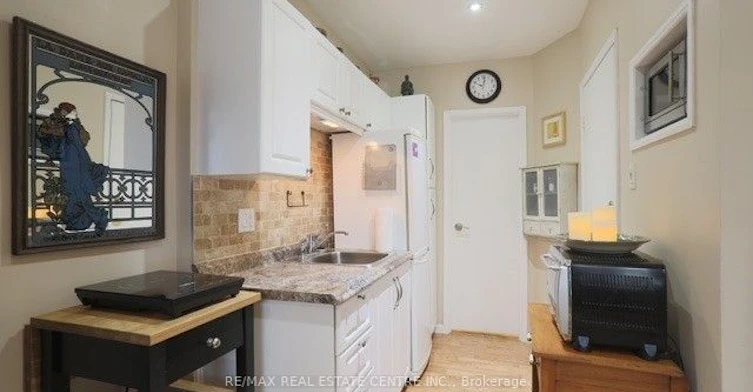 Main Level Studio-1 Hiawatha Road, Toronto, ON, M4L 2X7 - 3