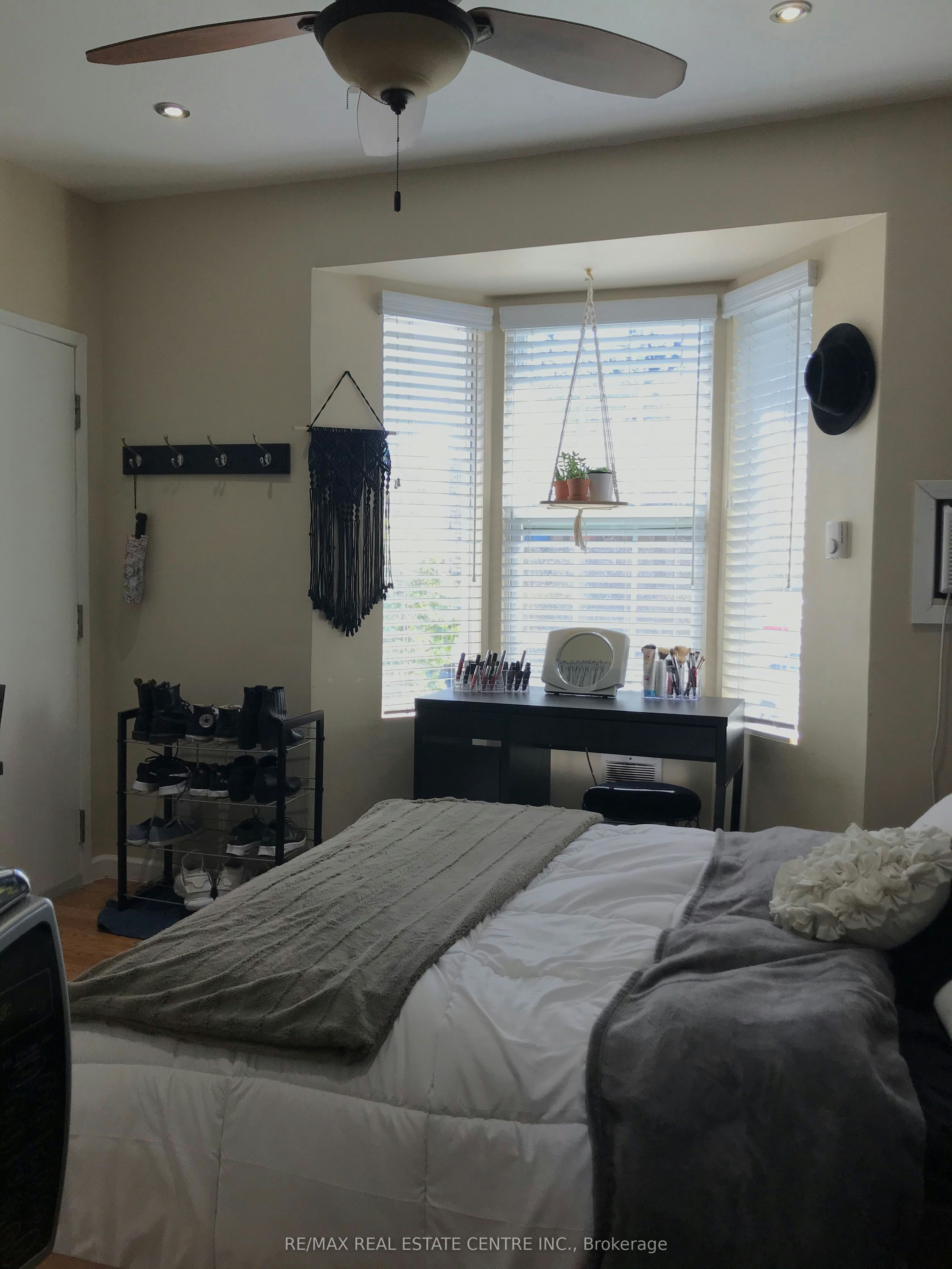 Main Level Studio-1 Hiawatha Road, Toronto, ON, M4L 2X7 - 6