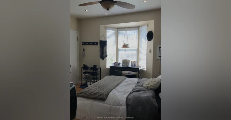 Main Level Studio-1 Hiawatha Road, Toronto, ON, M4L 2X7 - 6